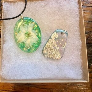 Green and Silver Floral Resin Pendant Necklace Set